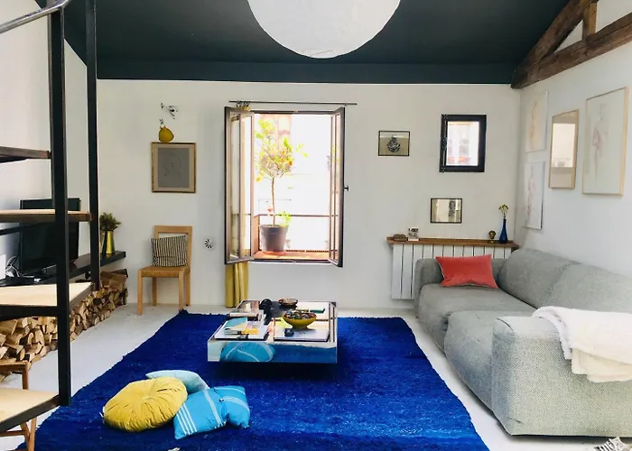 Charming Loft Apartment By Canal Saint Martin