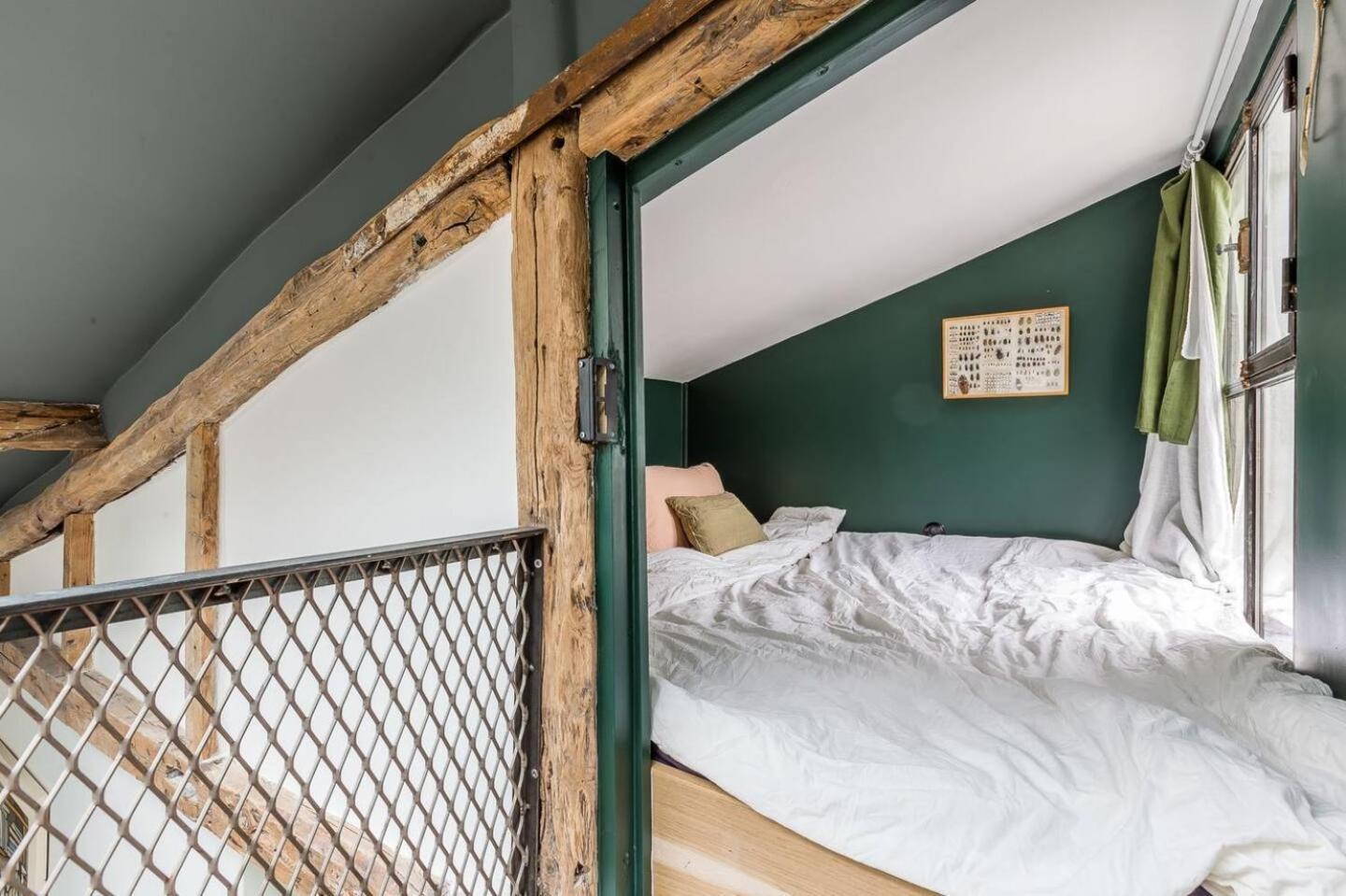 Charming Loft By Canal Saint Martin * Parijs
